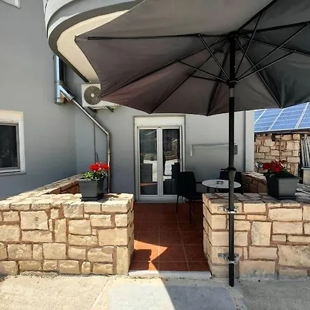 Apartament Nina *