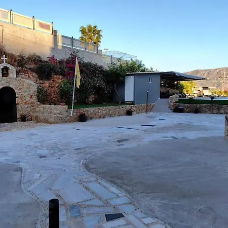 Nina * חאניה